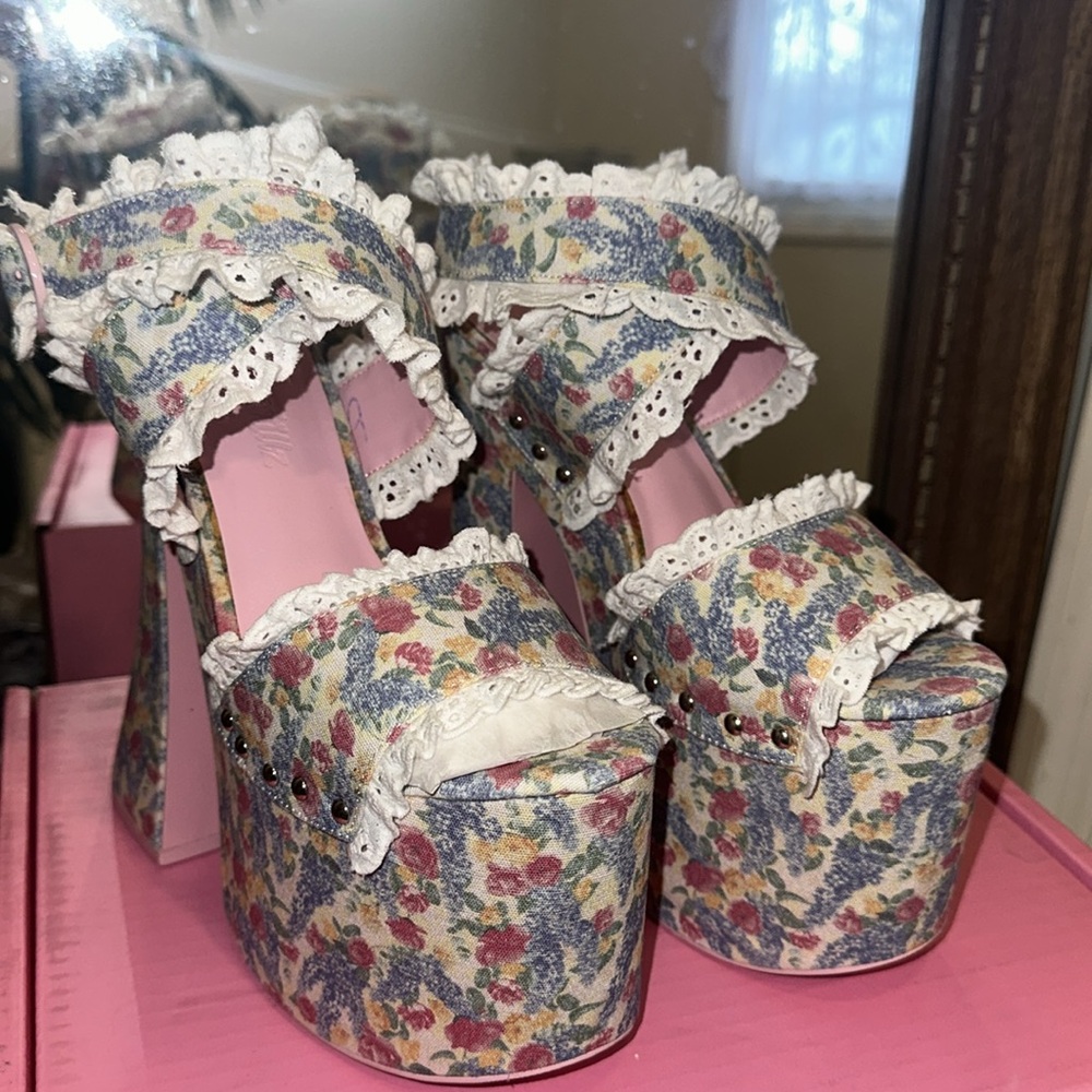 Floral Platform Heels with Lace Trim